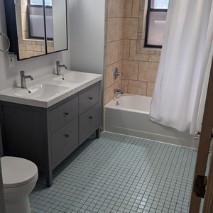 04-U2_bathroom2.jpg