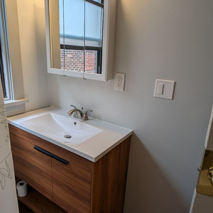 01-U5_bathroom.jpg