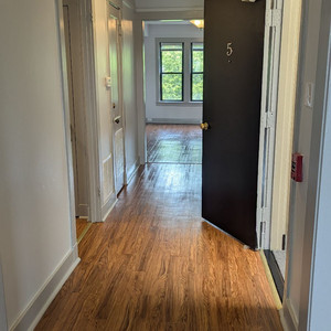 07-U5_hall.jpg