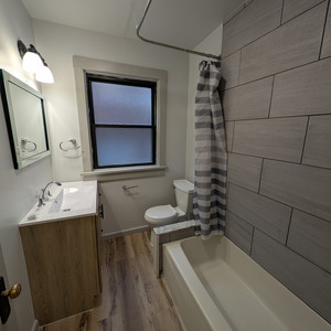 01-U4-bathroom1.jpg